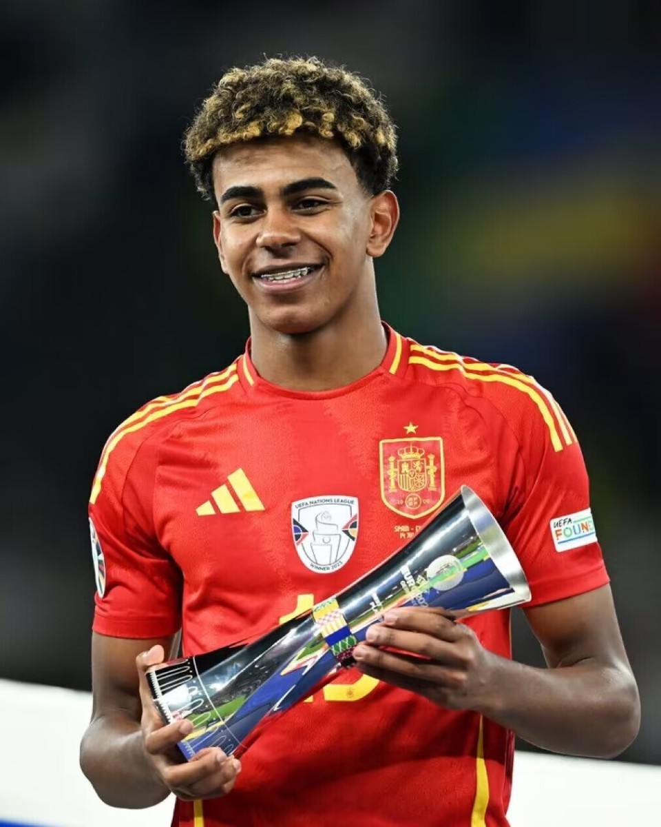 2025中国公路自行车职业联赛暨“环云南”公路自行车赛（楚雄站）燃情启程