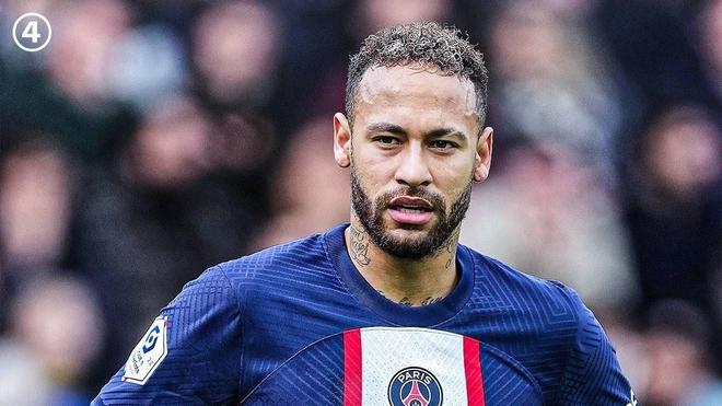 曼联客场不败创英超最长纪录，B费贡献2球1助攻，但防守漏洞明显，积分排名靠后。